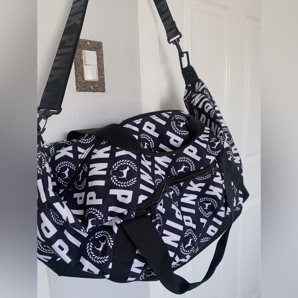 PINK victoria secret travel bag *open to some offers*